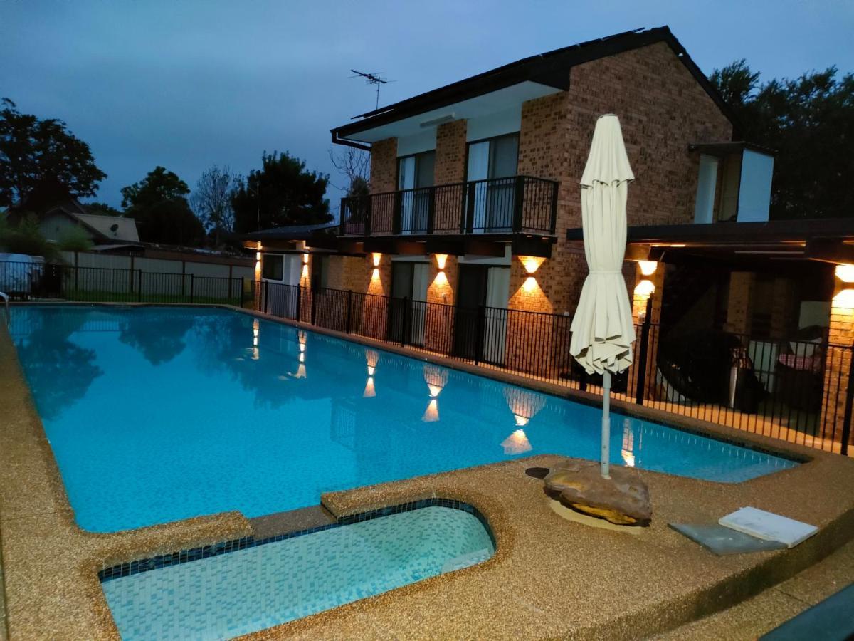 T&V Suites وندسور المظهر الخارجي الصورة