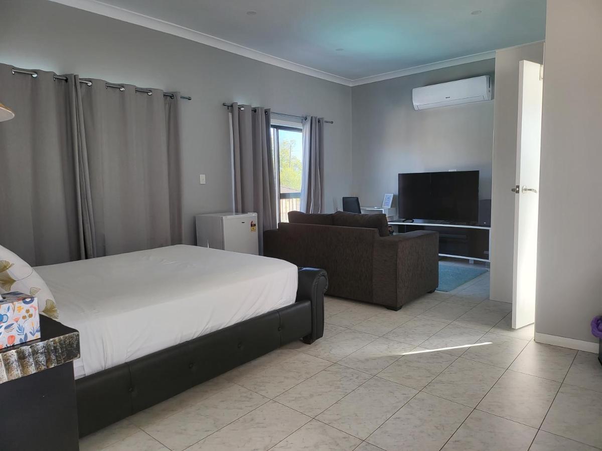 T&V Suites وندسور المظهر الخارجي الصورة