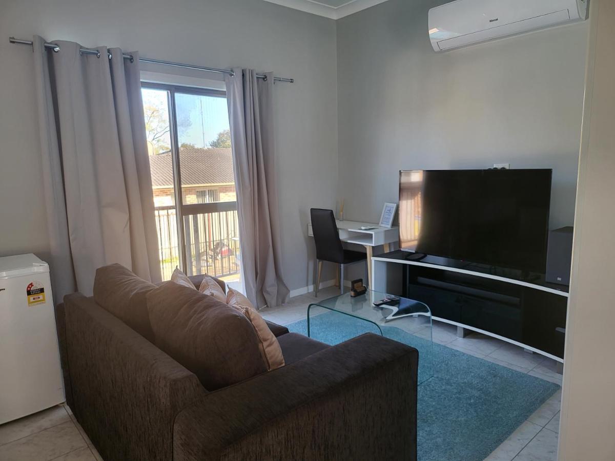 T&V Suites وندسور المظهر الخارجي الصورة