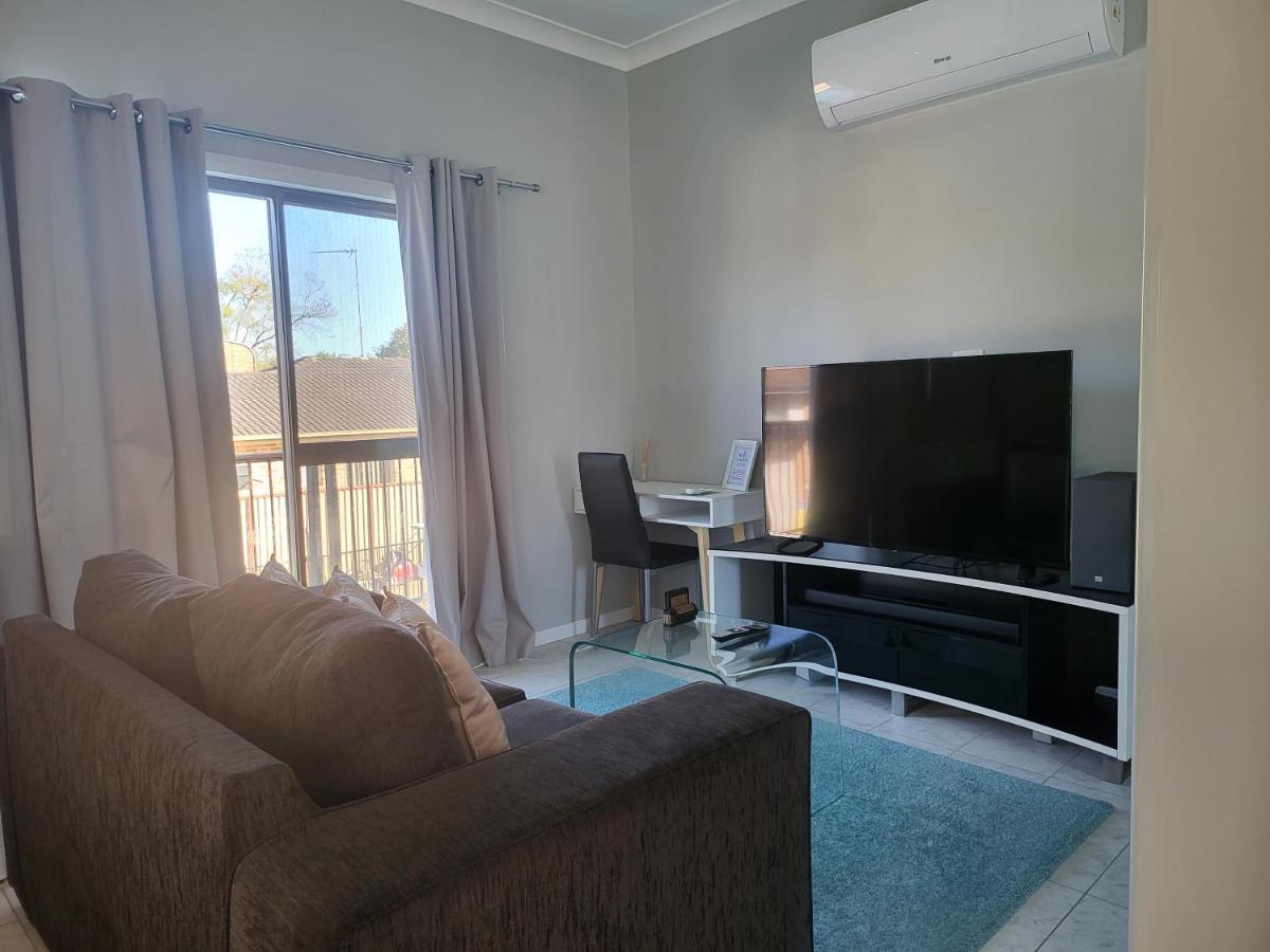 T&V Suites وندسور المظهر الخارجي الصورة