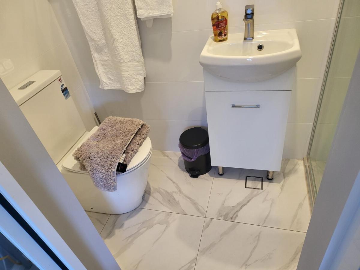 T&V Suites وندسور المظهر الخارجي الصورة