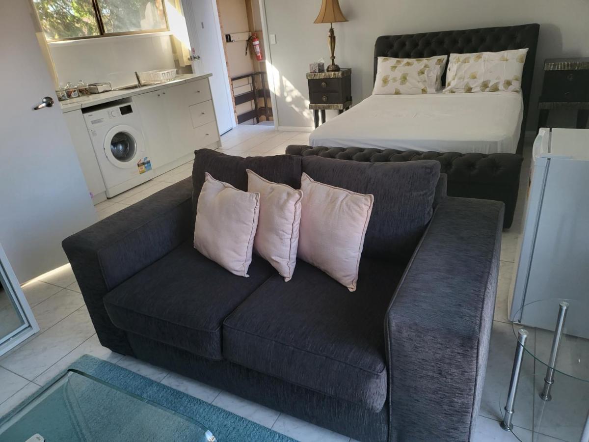 T&V Suites وندسور المظهر الخارجي الصورة