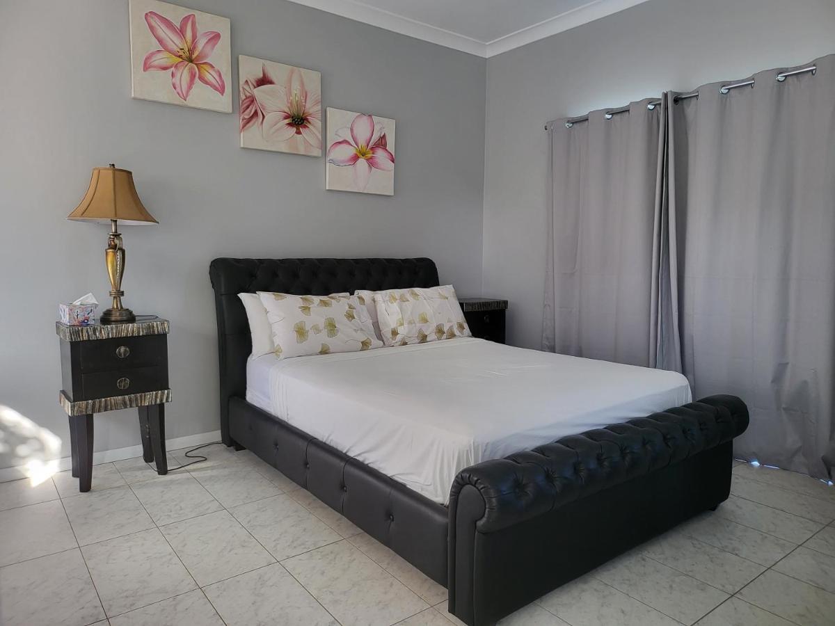 T&V Suites وندسور المظهر الخارجي الصورة