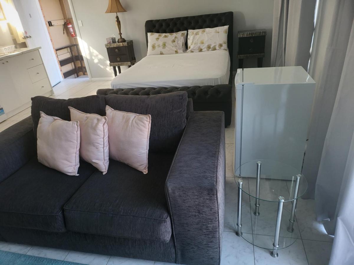 T&V Suites وندسور المظهر الخارجي الصورة