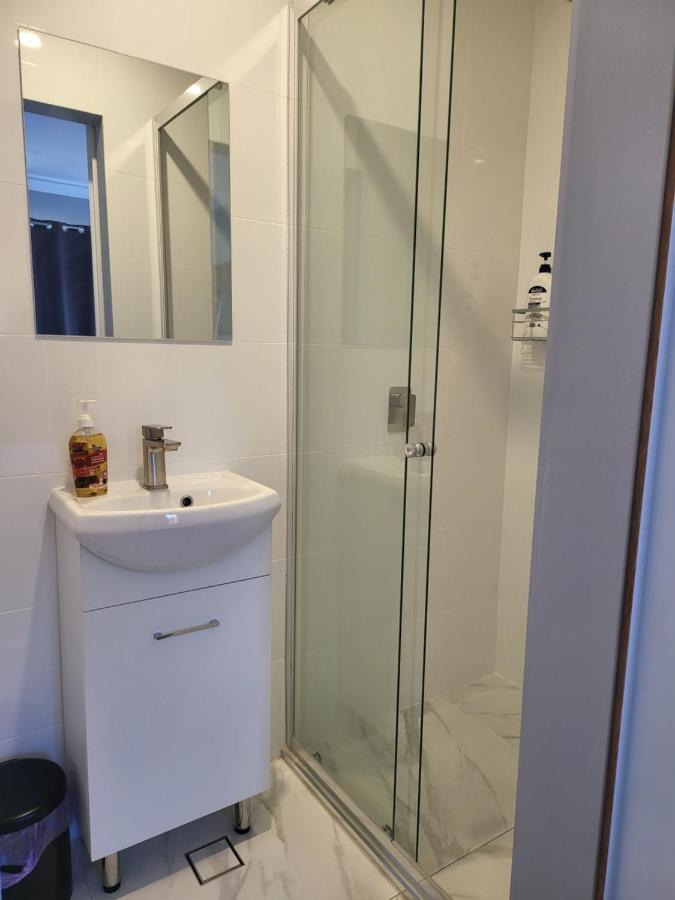T&V Suites وندسور المظهر الخارجي الصورة